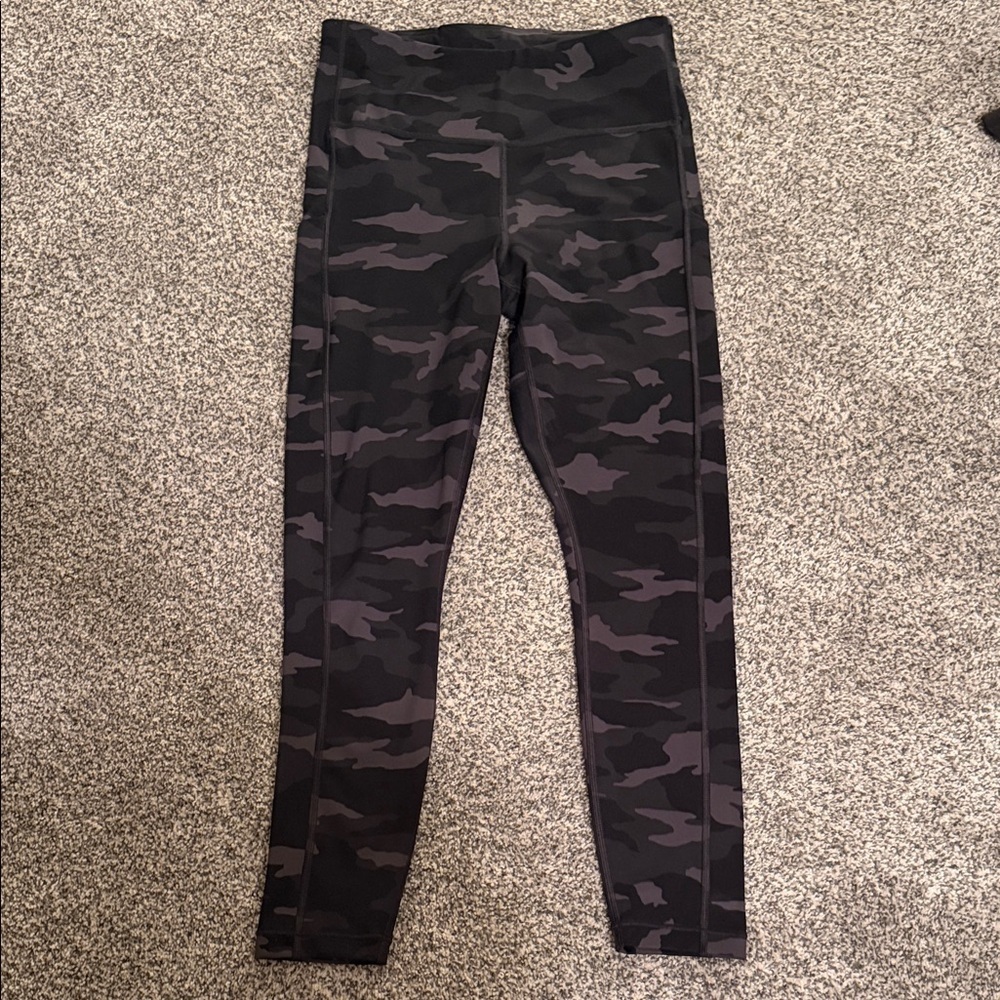 Athleta Women’s Ultimate Camo 7/8 Leggings
